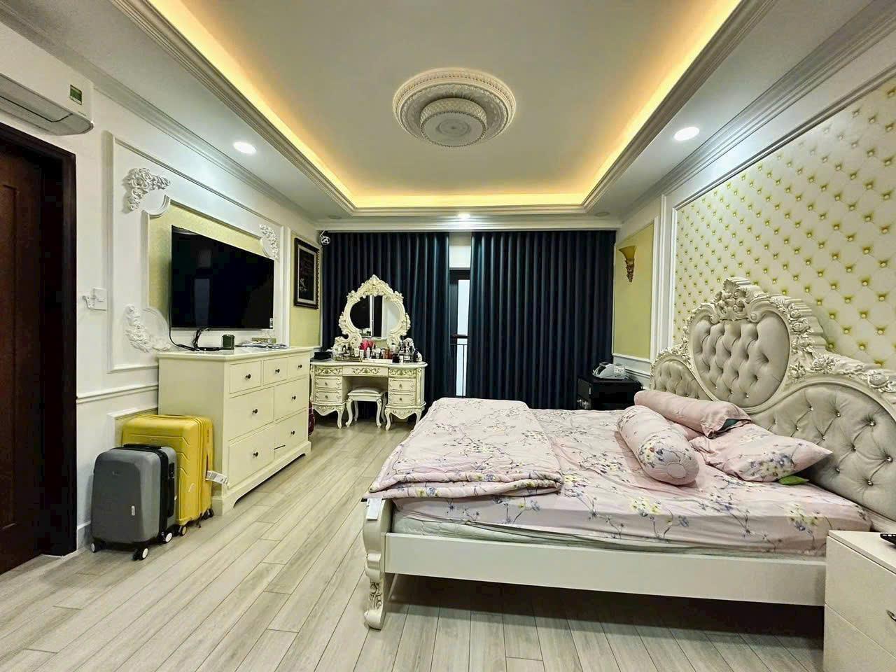 Bán Khách Sạn 17PN Vạn Hạnh Mall , Sư Vạn Hạnh, Q10, 5x17m, HĐ 105 triệu/ tháng giá 37 tỷ - Ảnh 1